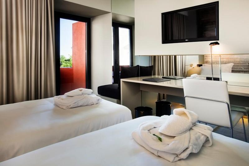 Vitoria Stone Hotel Evora Bilik gambar